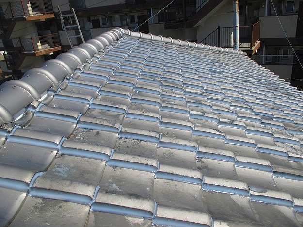 明石市の雨漏り補修を行った屋根で施工した縦ラバーロック